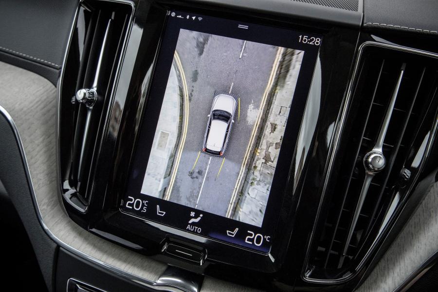 Детали интерьера Volvo XC60 D4 Inscription 2017 года  (UK) (фото 136 из 172)